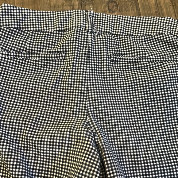 Old Navy Pixie pants (lowest price) - Picture 4 of 4